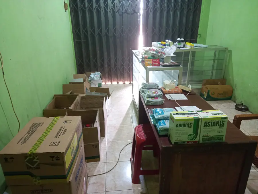 Etalase mulai diisi produk pertanian