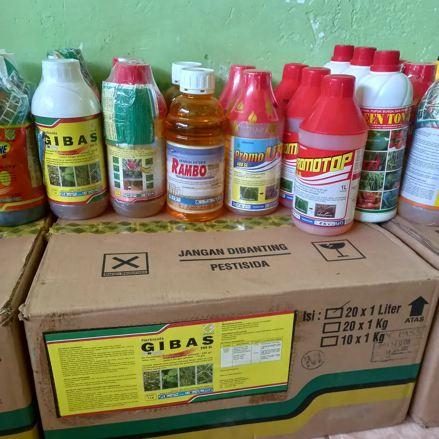 Etalase herbisida & pupuk