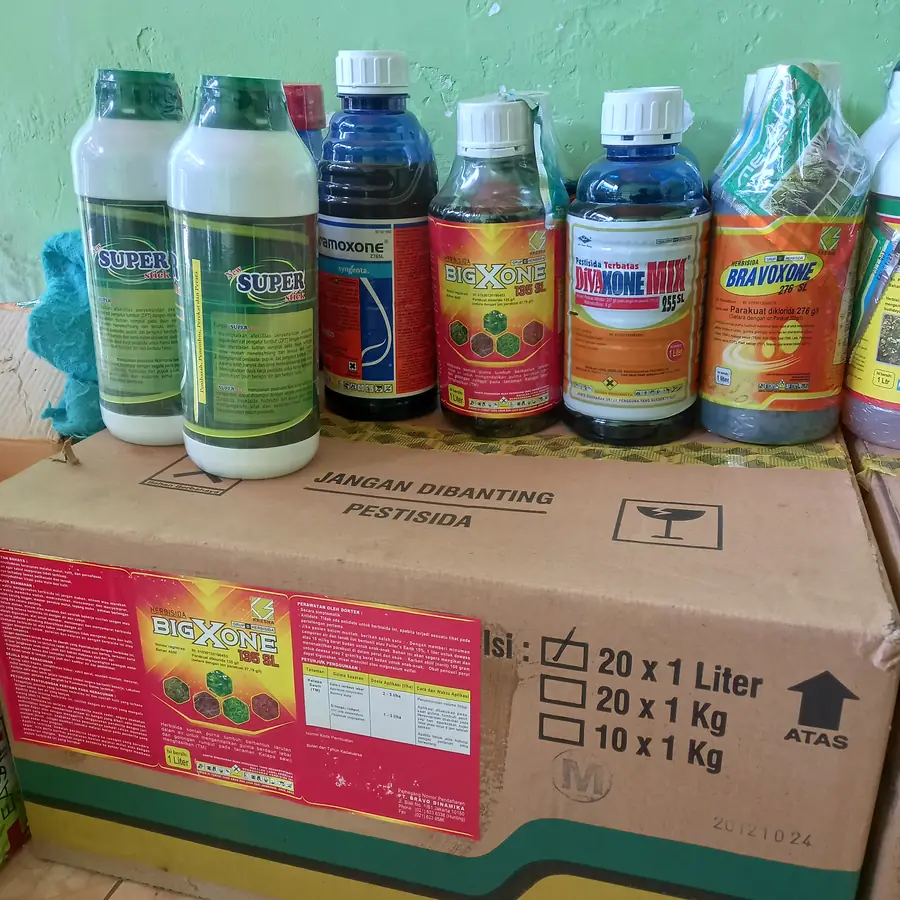 Rak produk herbisida lengkap